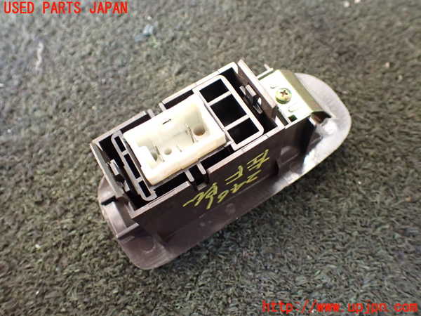 1UPJ-24616245]ハイエースワゴン100系(KZH106W)左前パワーウィンドウスイッチ 中古_m0002.jpg