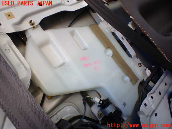 1UPJ-24616791]ハイエースワゴン100系(KZH106W)ウォッシャータンク1 中古_m0001.jpg