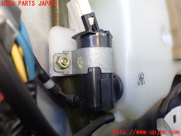 1UPJ-24616791]ハイエースワゴン100系(KZH106W)ウォッシャータンク1 中古_m0002.jpg