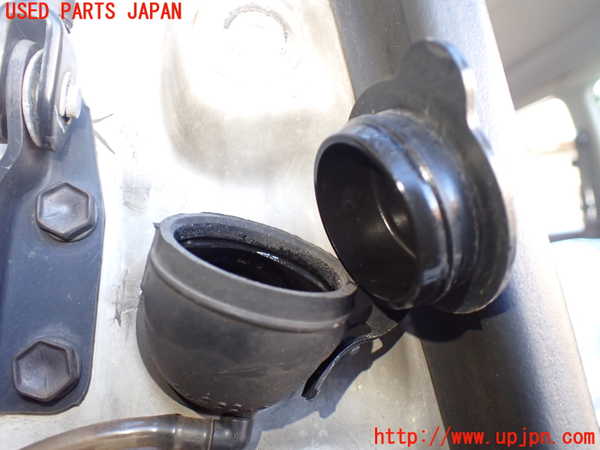 1UPJ-24616791]ハイエースワゴン100系(KZH106W)ウォッシャータンク1 中古_m0004.jpg