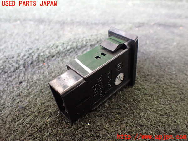 1UPJ-24616290]ハイエースワゴン100系(KZH106W)ハザードスイッチ 中古_m0002.jpg