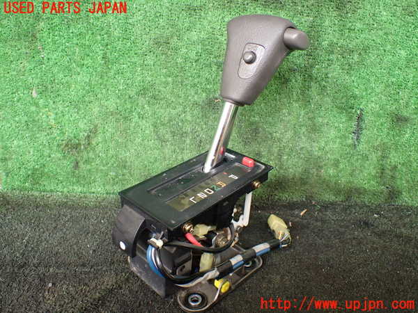 1UPJ-24617555]ハイエースワゴン100系(KZH106W)ATシフトレバー 中古_m0001.jpg