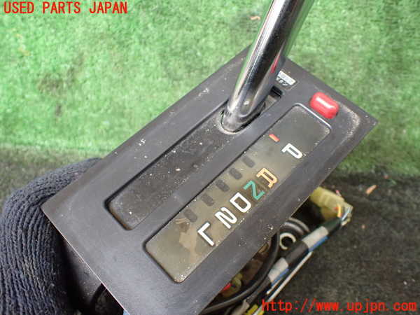 1UPJ-24617555]ハイエースワゴン100系(KZH106W)ATシフトレバー 中古_m0002.jpg