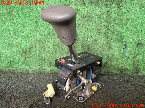 1UPJ-24617555]ハイエースワゴン100系(KZH106W)ATシフトレバー 中古_m0003.jpg