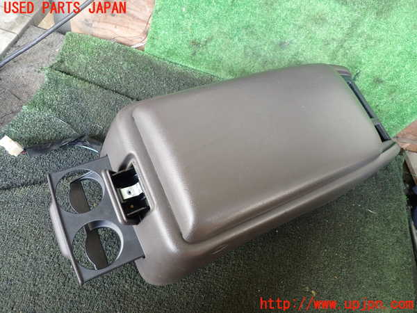 1UPJ-24617540]ハイエースワゴン100系(KZH106W)センターコンソール 中古_m0003.jpg