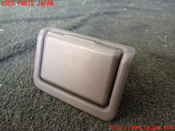 1UPJ-24617822]ハイエースワゴン100系(KZH106W)灰皿2 中古_m0001.jpg