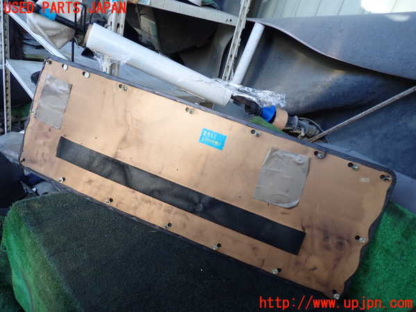 5UPJ-24611578]ハイエースワゴン100系(KZH106W)バックドア内張り 中古_m0002.jpg