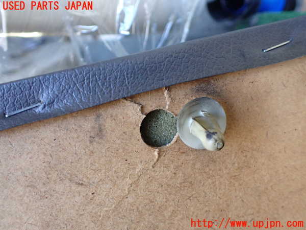 5UPJ-24611578]ハイエースワゴン100系(KZH106W)バックドア内張り 中古_m0003.jpg