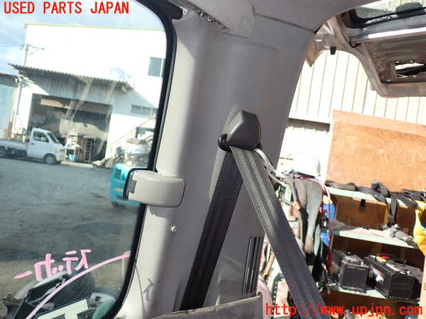 1UPJ-24617675]ハイエースワゴン100系(KZH106W)右リアピラートリム 中古_m0001.jpg