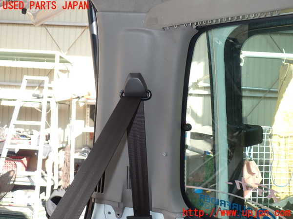1UPJ-24617680]ハイエースワゴン100系(KZH106W)左リアピラートリム 中古_m0001.jpg