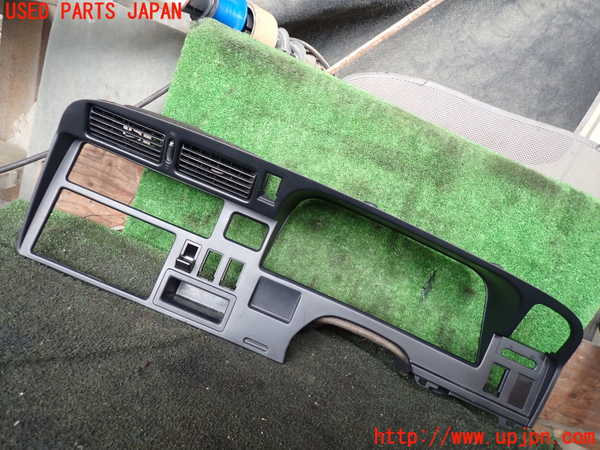 1UPJ-24617510]ハイエースワゴン100系(KZH106W)メーターフード 中古_m0001.jpg