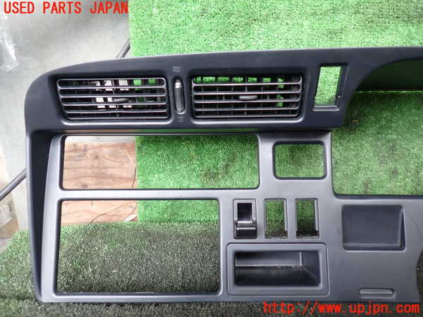 1UPJ-24617510]ハイエースワゴン100系(KZH106W)メーターフード 中古_m0002.jpg