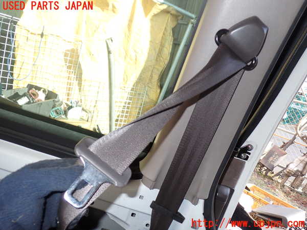 1UPJ-24617185]ハイエースワゴン100系(KZH106W)左2列目シートベルト 中古_m0001.jpg