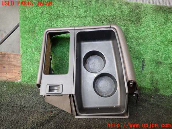 1UPJ-24617810]ハイエースワゴン100系(KZH106W)ドリンクホルダー 中古_m0001.jpg