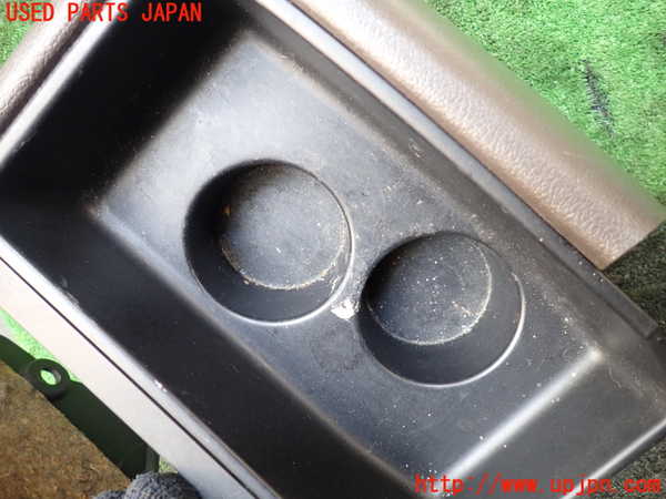 1UPJ-24617810]ハイエースワゴン100系(KZH106W)ドリンクホルダー 中古_m0002.jpg