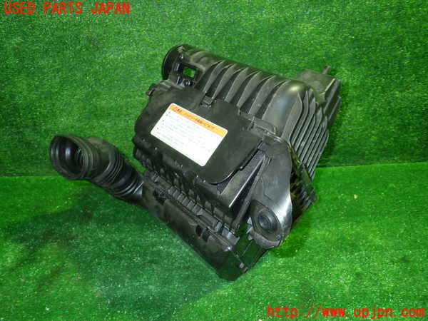 5UPJ-24622560]ルノー・メガーヌ スポーツツアラー(KBM5M)エアクリーナーボックス 中古_m0001.jpg