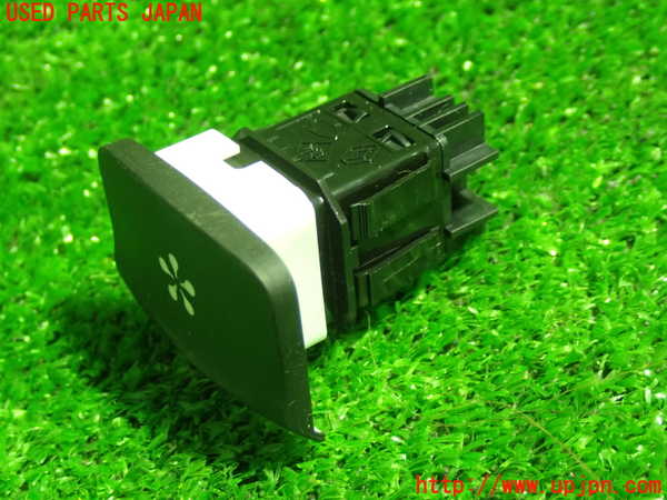 5UPJ-24626308]ルノー・メガーヌ スポーツツアラー(KBM5M)スイッチ3 中古_m0002.jpg