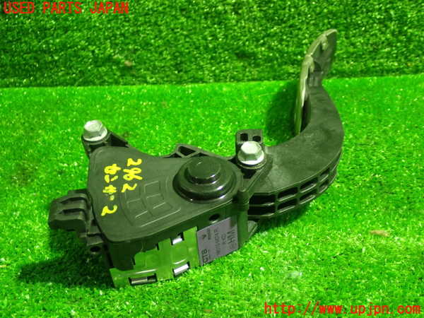 5UPJ-24626382]ルノー・メガーヌ スポーツツアラー(KBM5M)センサー2 中古_m0003.jpg