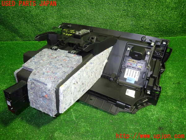1UPJ-24627516]ルノー・メガーヌ スポーツツアラー(KBM5M)グローブボックス1 中古_m0003.jpg