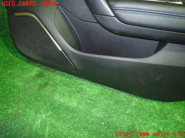 5UPJ-24621234]ルノー・メガーヌ スポーツツアラー(KBM5M)右前ドア内張り 中古_m0002.jpg