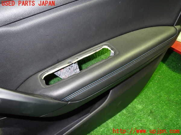 5UPJ-24621234]ルノー・メガーヌ スポーツツアラー(KBM5M)右前ドア内張り 中古_m0003.jpg