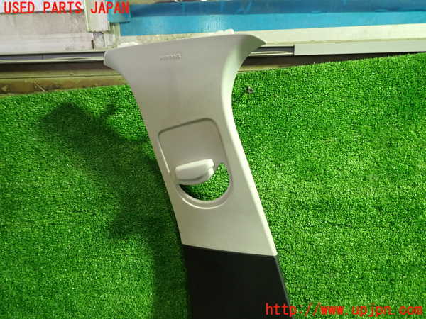 1UPJ-24627670]ルノー・メガーヌ スポーツツアラー(KBM5M)左センターピラートリム 中古_m0002.jpg