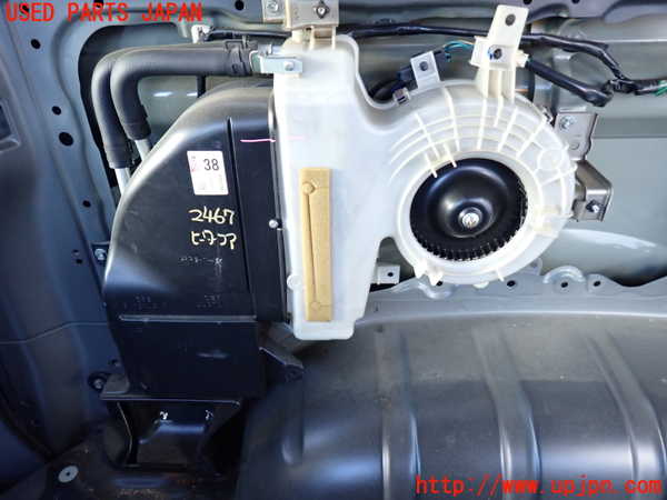 2UPJ-24676100]ハイエースバン200系(KDH205V)ヒーターコア 中古_m0001.jpg