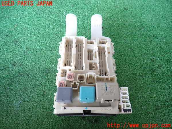 2UPJ-24676741]ハイエースバン200系(KDH205V)ヒューズボックス1 中古_m0001.jpg