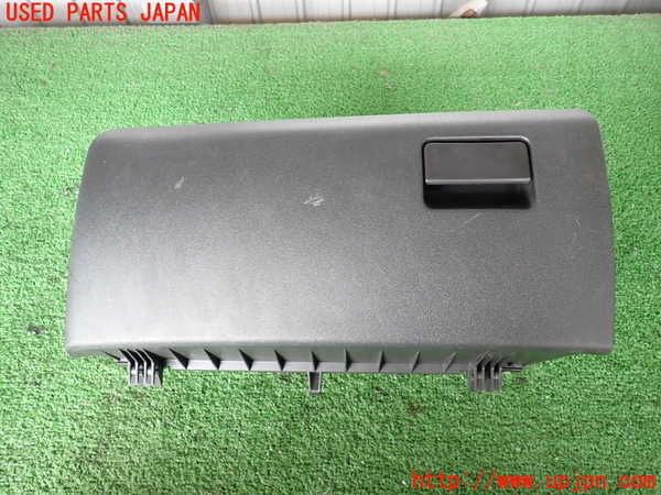 2UPJ-24677516]ハイエースバン200系(KDH205V)グローブボックス1 中古_m0001.jpg