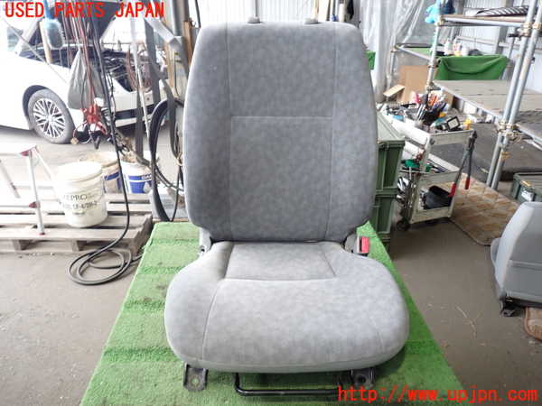 2UPJ-24677035]ハイエースバン200系(KDH205V)運転席シート 中古_m0001.jpg