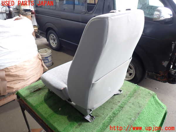 2UPJ-24677035]ハイエースバン200系(KDH205V)運転席シート 中古_m0004.jpg