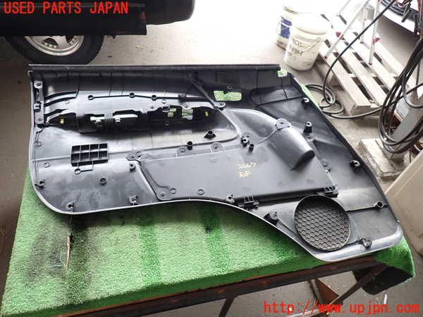2UPJ-24671234]ハイエースバン200系(KDH205V)右前ドア内張り 中古_m0005.jpg