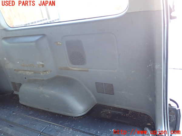 2UPJ-24677675]ハイエースバン200系(KDH205V)右リアピラートリム 中古_m0005.jpg