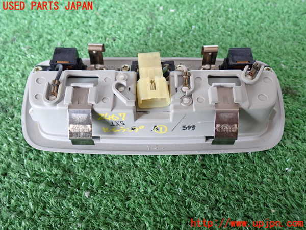 2UPJ-24676411]ハイエースバン200系(KDH205V)ルームランプ1 (真中 1列目) 中古_m0002.jpg