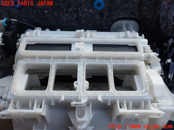 5UPJ-24756081]エスティマ(ACR50W)エバポレーター1 中古_m0002.jpg