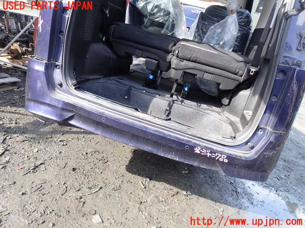 5UPJ-24761610]セレナ e-POWER(HC27)リアバンパー 【ジャンク】_m0001.jpg
