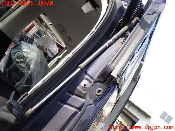 5UPJ-24761586]セレナ e-POWER(HC27)バックドアガラスダンパー 中古_m0001.jpg
