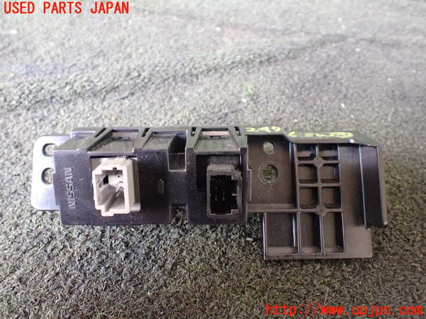 5UPJ-24766309]セレナ e-POWER(HC27)スイッチ4 (パワースライドドアセット) 中古_m0002.jpg