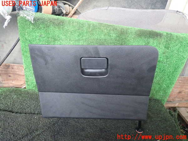 5UPJ-24767516]セレナ e-POWER(HC27)グローブボックス1 中古_m0001.jpg