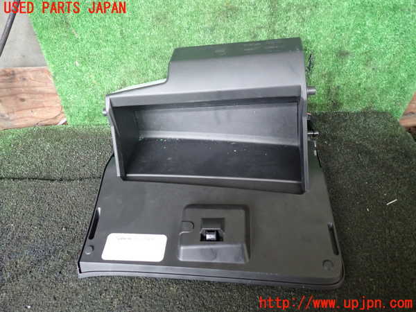 5UPJ-24767516]セレナ e-POWER(HC27)グローブボックス1 中古_m0002.jpg