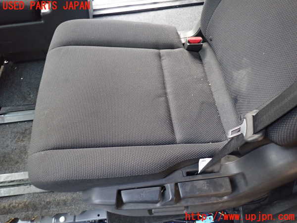 5UPJ-24767175]セレナ e-POWER(HC27)左2列目シート 中古_m0003.jpg