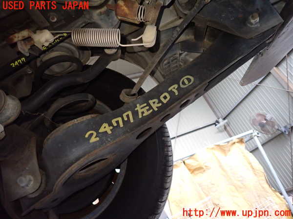 5UPJ-24775226]ハイエースワゴン100系(KZH100G)左リアロアアーム1 中古_m0001.jpg