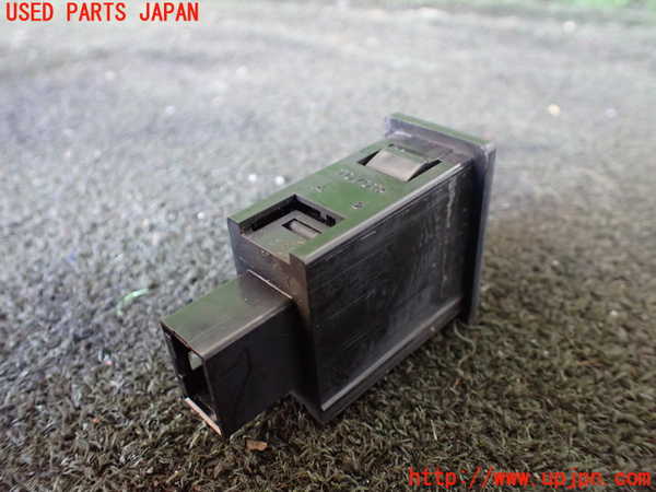 5UPJ-24776306]ハイエースワゴン100系(KZH100G)スイッチ1 (ECT) 中古_m0002.jpg