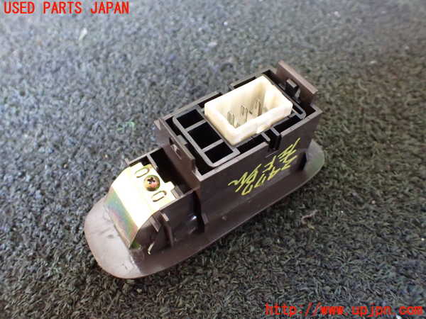 1UPJ-24776245]ハイエースワゴン100系(KZH100G)左前パワーウィンドウスイッチ 中古_m0002.jpg