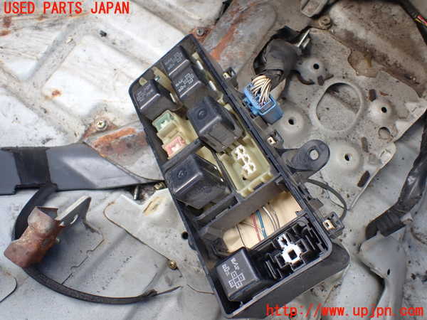 1UPJ-24776741]ハイエースワゴン100系(KZH100G)ヒューズボックス1 中古_m0001.jpg