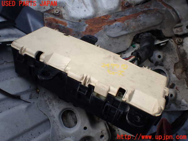 1UPJ-24776741]ハイエースワゴン100系(KZH100G)ヒューズボックス1 中古_m0002.jpg