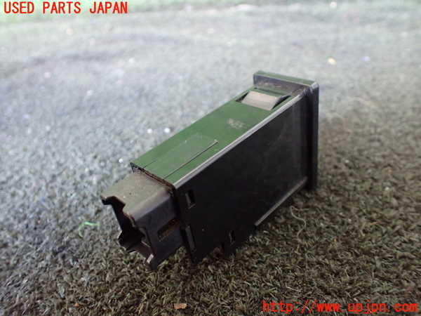 5UPJ-24776300]ハイエースワゴン100系(KZH100G)デフォッガースイッチ 中古_m0002.jpg