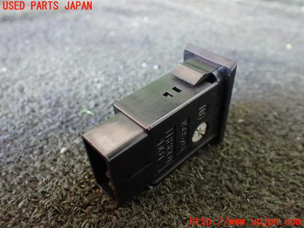 1UPJ-24776290]ハイエースワゴン100系(KZH100G)ハザードスイッチ 中古_m0002.jpg