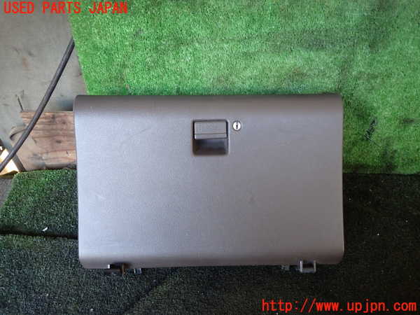 1UPJ-24777516]ハイエースワゴン100系(KZH100G)グローブボックス1 中古_m0001.jpg