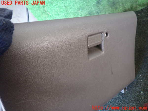 1UPJ-24777516]ハイエースワゴン100系(KZH100G)グローブボックス1 中古_m0002.jpg